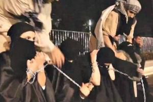 بازار بعد از افطار زنان برده داعش + عکس