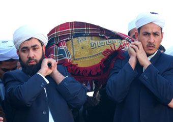 تصاویر تشییع پیکر مرحوم حاج آخوند محمد عابدی کر امام جمعه اهل سنت بندرترکمن