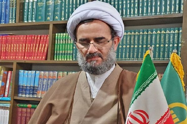 تحریف اندیشه های امام راحل بازی در زمین دشمن است