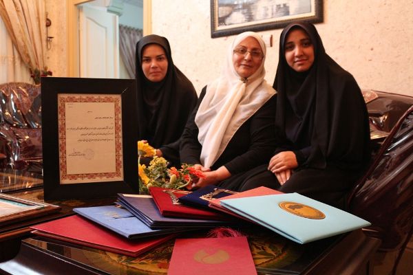 گزارش تصویری/ دیدار بانوان عضو بسیج رسانه با مادرشهید "علیرضاسبطی" در گرگان