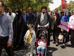 دانلود/ حضور فرزند رهبر معظم انقلاب در راهپیمایی روز قدس