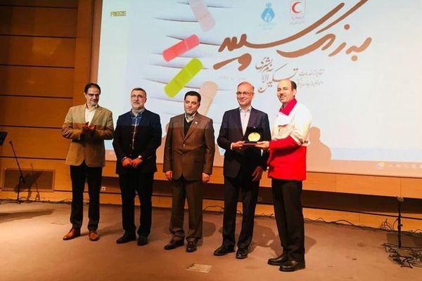 پزشک داوطلب گلستانی در همایش «به رنگ سپید» تجلیل شد