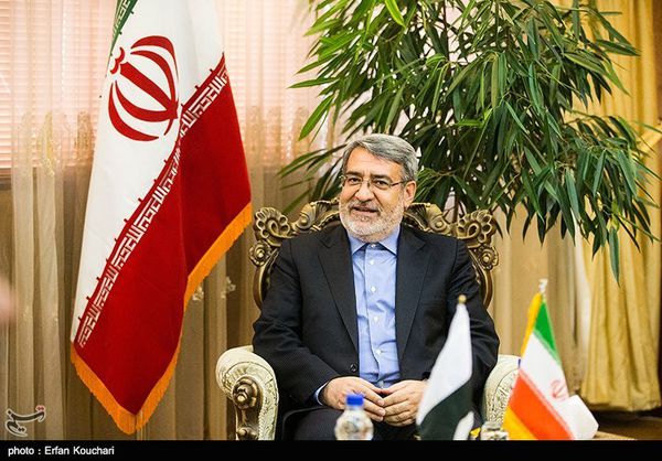 وزیر کشور به شهدای استان گلستان ادای احترام کرد