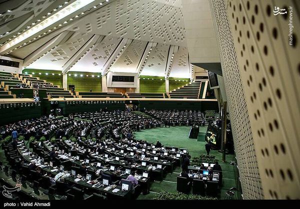 فیلم/ فریاد "مرگ بر آمریکا" در صحن مجلس
