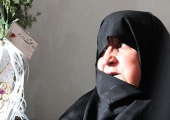 تصاویر/ لحظه شنیدن خبر شناسایی پیکر شهید خان احمدی توسط خانواده اش