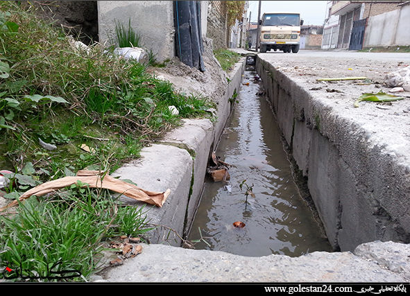 بر لب جوی نشین و گذر عمر ببین