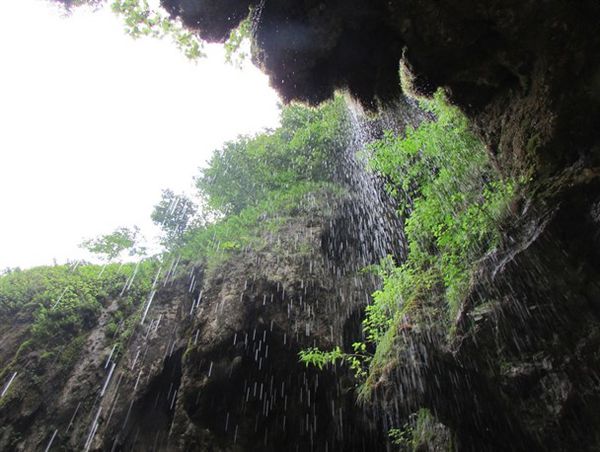 طبیعت بکر آبشار باران کوه + تصاویر
