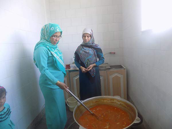 پخت غذای نذری به مناسبت عزای حسینی در روستای چارقلی گمیشان+تصاویر