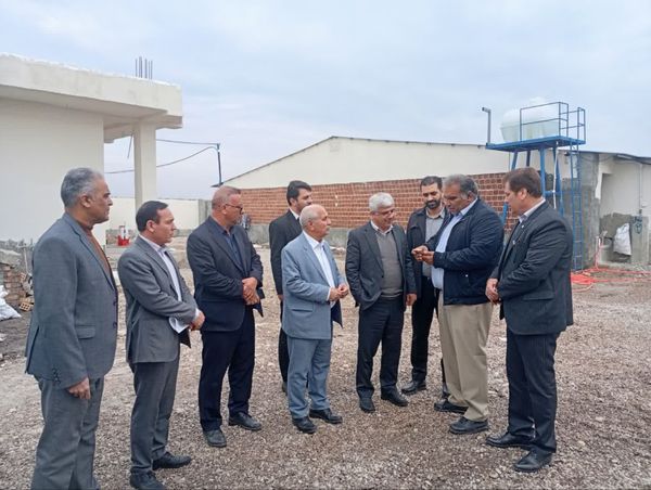 برای دفاع از عملکرد خود نیامده‌ایم/کنار تولید کنندگان ایستاده‌ایم