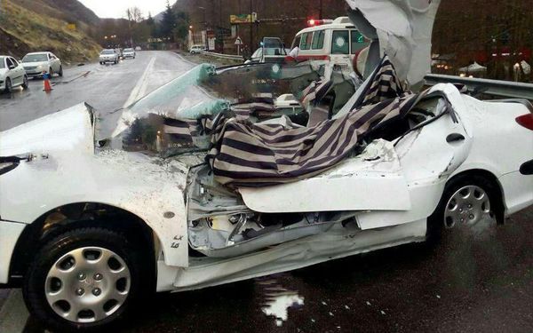 عکس/ جدال پژو 206 و سنگ 300 کیلیویی!