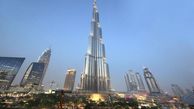 فیلم/ خبرنگار صهیونیست در برابر برج خلیفه دُبی
