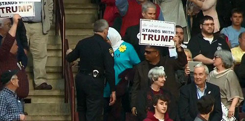 اخراج زن مسلمان از جلسه انتخاباتی ترامپ 