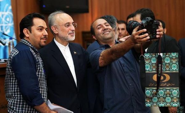 عکس/ سلفی با صالحی در شرایط سخت