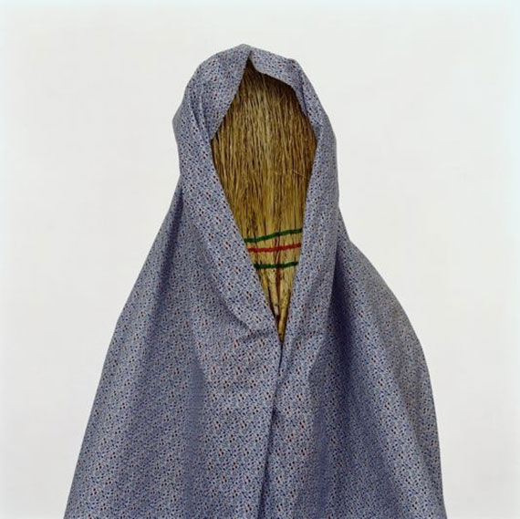 حجاب را مسخره می‌کنند و نماینده جمهوری اسلامی‌ می‌شوند