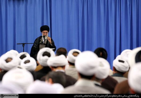 امام خامنه ای:مهمترین وظیفهی روحانیون، مقابله با نقشهی دینزدایی و عفتزدایی است