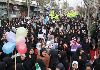 تصویر/ جشن عروسی زوج کلاله ای در راهپیمایی 22 بهمن