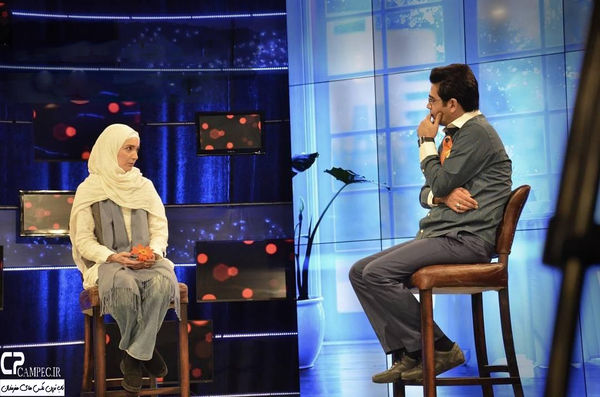 دانلود کلیپ حضور آتنه فقیه نصیری در برنامه اکسیر و توضیحات در مورد بیماری اش