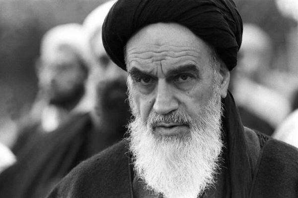 بررسی مبانی اندیشه فقه سیاسی امام خمینی(ره) در کلام امام صادق(ع)