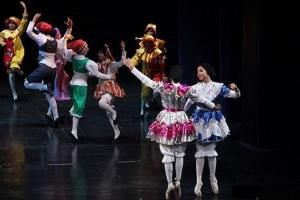 ۱۰۰ هزار تومان بدهید، رقاصی ببینید! 