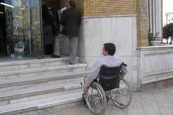 مبلمان شهری گرگان پرخرج اما ناایمن/تردد نابینایان سخت ونفس گیراست