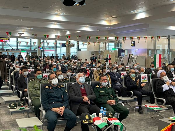 
استقبال نمادین از ورود تاریخی امام در فرودگاه گرگان و آغاز جشن‌های دهه فجر

