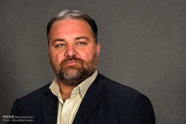 شهدا با خون خود سند انقلاب را آبیاری کردند