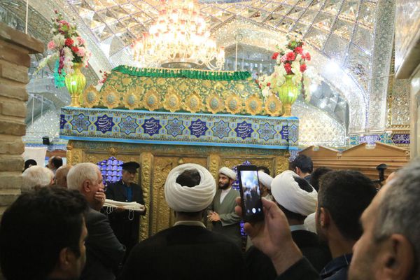 غبارروبی مضجع نورانی حرم حضرت یحیی بن زید (ع) در گنبدکاووس+تصاویر
