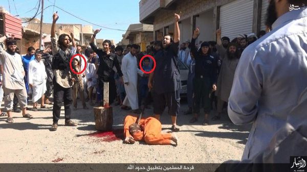 اعدام پیرمرد و جوان بدست داعش+تصاویر