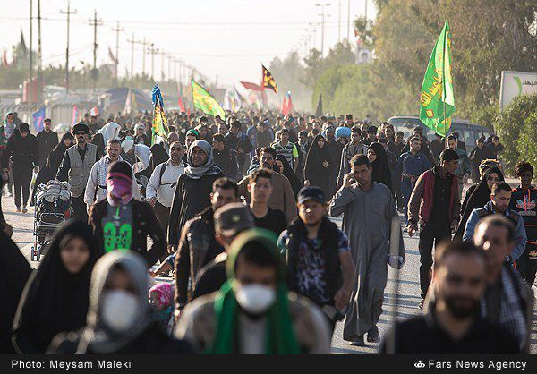 راهپیمایی زائران از نجف به کربلا