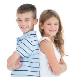 اعمال نقش‌های جنسیتی برای فرزندان آسیب زا می‌باشد