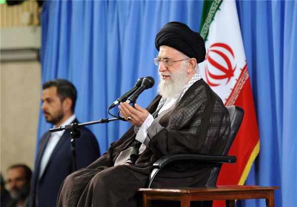 روشنفکرنمایان سفسطهگری که "استقلال" را نفی میکنند در واقع با "آزادی" مخالفند