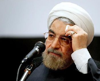 فیلم/ شعارهای اعتراضی کارگران در حاشیه سخنرانی انتخاباتی روحانی