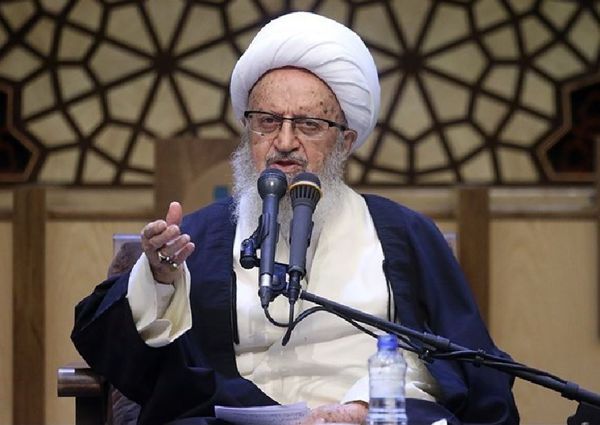آیتالله مکارم شیرازی: آمریکا مصداق خرابکاریها در جهان است/بهنام مبارزه با داعش، ارتش سوریه را بمباران میکنند