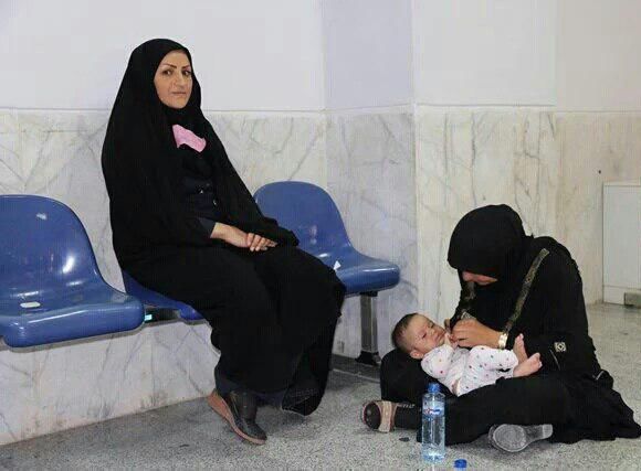 بچه‌داری سرجلسه کنکور/عکس