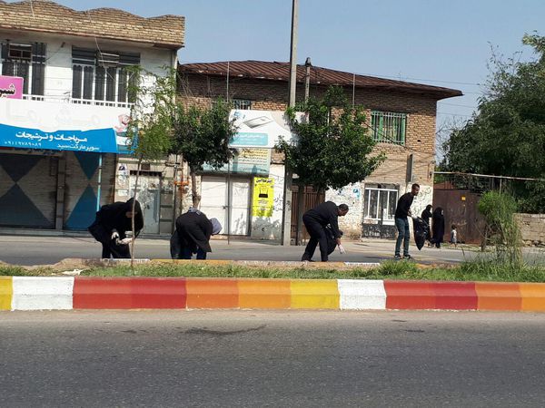 تصاویر/ نظافت مردمی شهر خانببین بعد از مراسم دسته روی روز عاشورا
