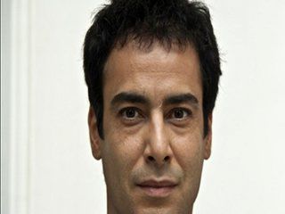  دانلود کلیپ تراشیدن موی سر نیما فلاح در دور همی توسط مهران مدیری