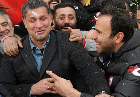 عکس/کیک مالی کردن صورت علی دایی