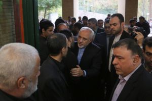 روایت یکی از شاهدان عینی از حاشیه های حضور ظریف در دانشگاه امام صادق