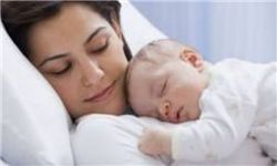 لمس و آغوش مادر موجب تکامل نوزاد می‌شود