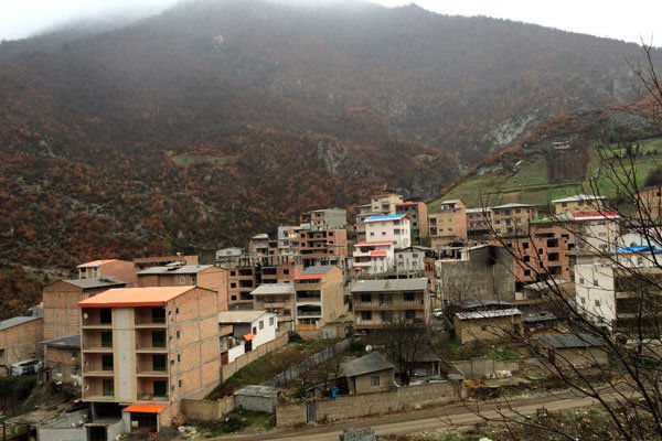 آسفالتی که راه زمین خواری را هموارمی کند